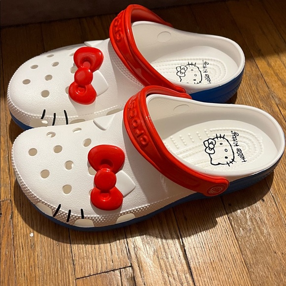 CROCS Hello Kitty Women's Clogs - Picture 8 of 9